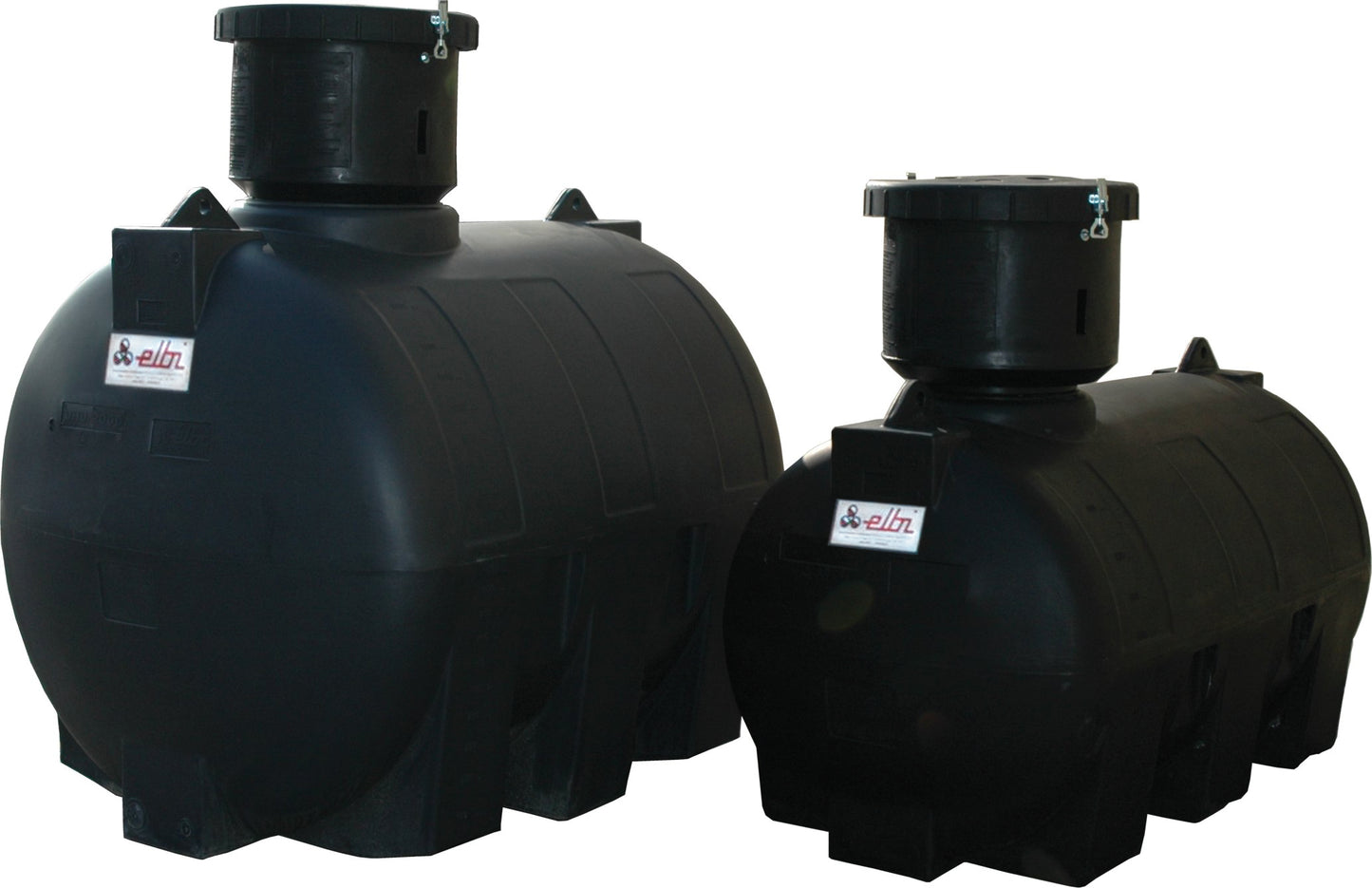 jordtank till dricksvatten, och regnvatten. 2000 Liter jordtank till dricksvatten, och regnvatten. Tanken är lämplig till drickbart vatten och regnvatten Tanken har en hals opstekende som är någet over marken,